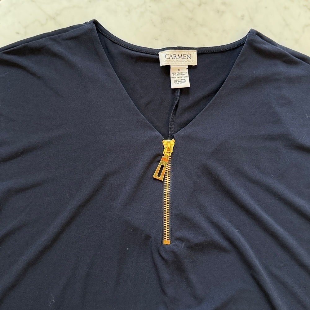 Carmen Marc Valvo Navy Zip Front Hi-Low Blouse Women’s Medium Gold Hardware - Picture 2 of 3